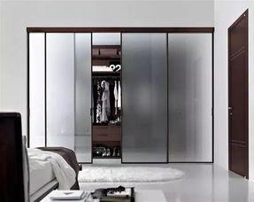 网红玻璃门衣柜,时尚与实用并存的家装新宠