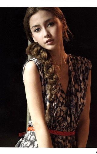 女明星手机闪光灯,手机闪光灯下的明星魅力瞬间